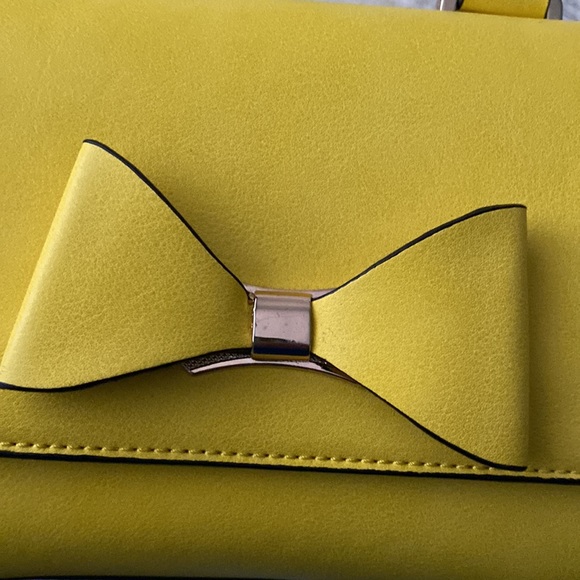 Cute Yellow BOLSA Handbag with Big Bow - Picture 4 of 14